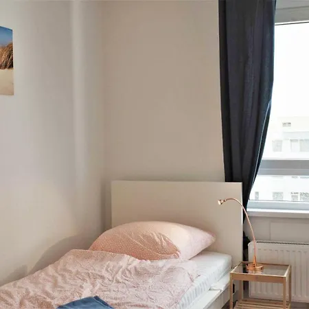 And Work 杜塞尔多夫